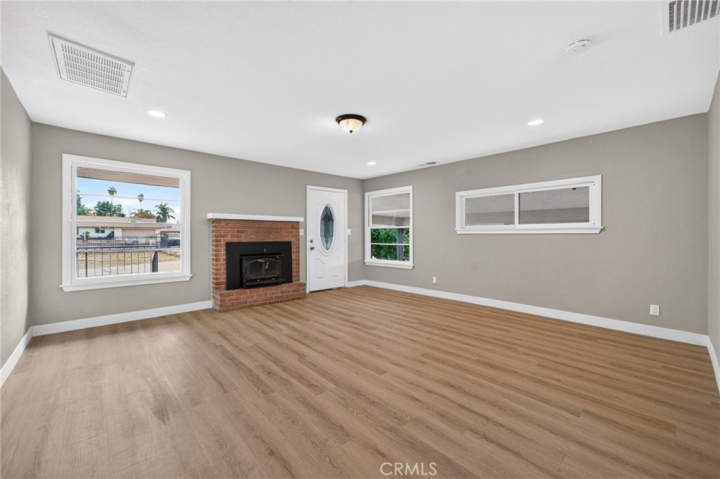 2050 E Oakland Avenue Property Photo 39