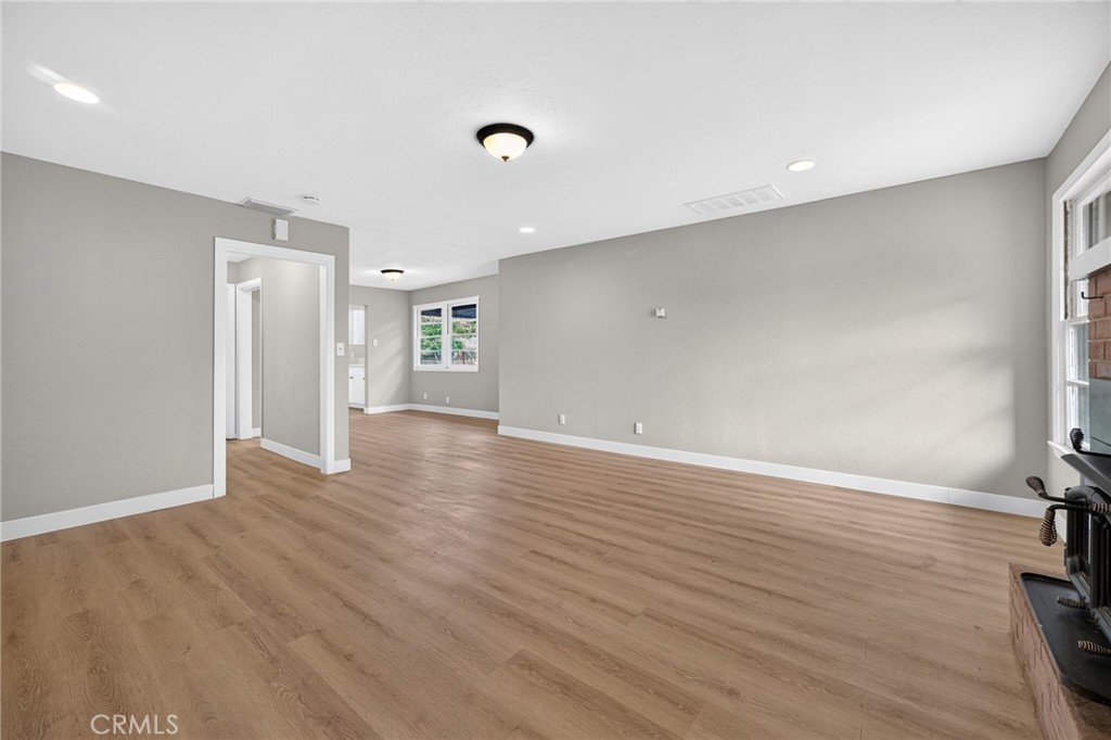 2050 E Oakland Avenue Property Photo 40