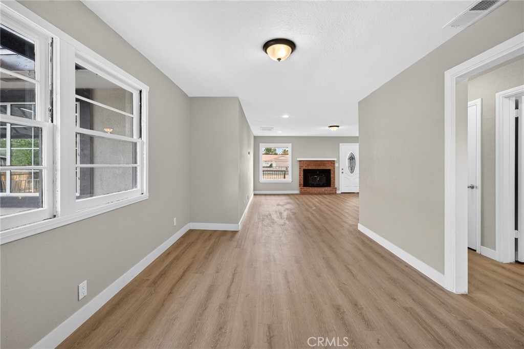 2050 E Oakland Avenue Property Photo 43