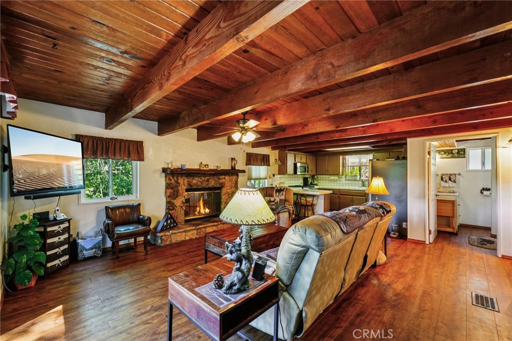463 Delle Drive Property Photo 4