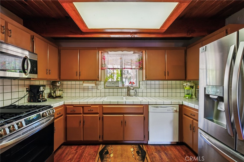 463 Delle Drive Property Photo 11