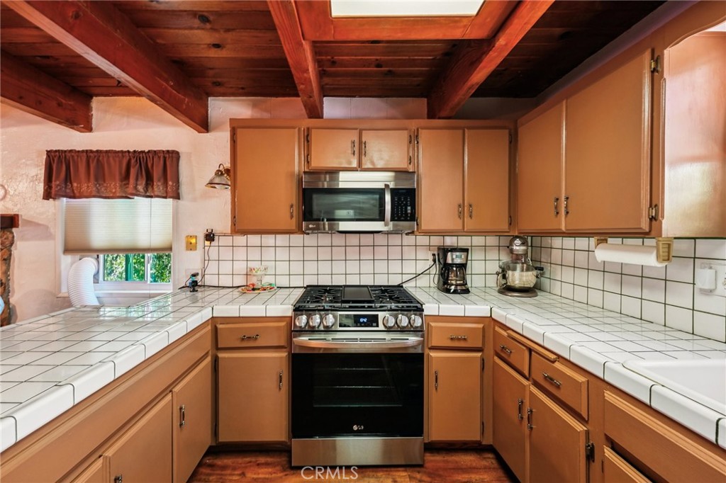 463 Delle Drive Property Photo 12