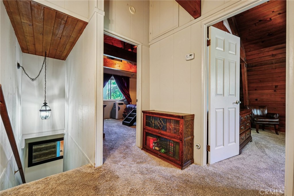 463 Delle Drive Property Photo 16