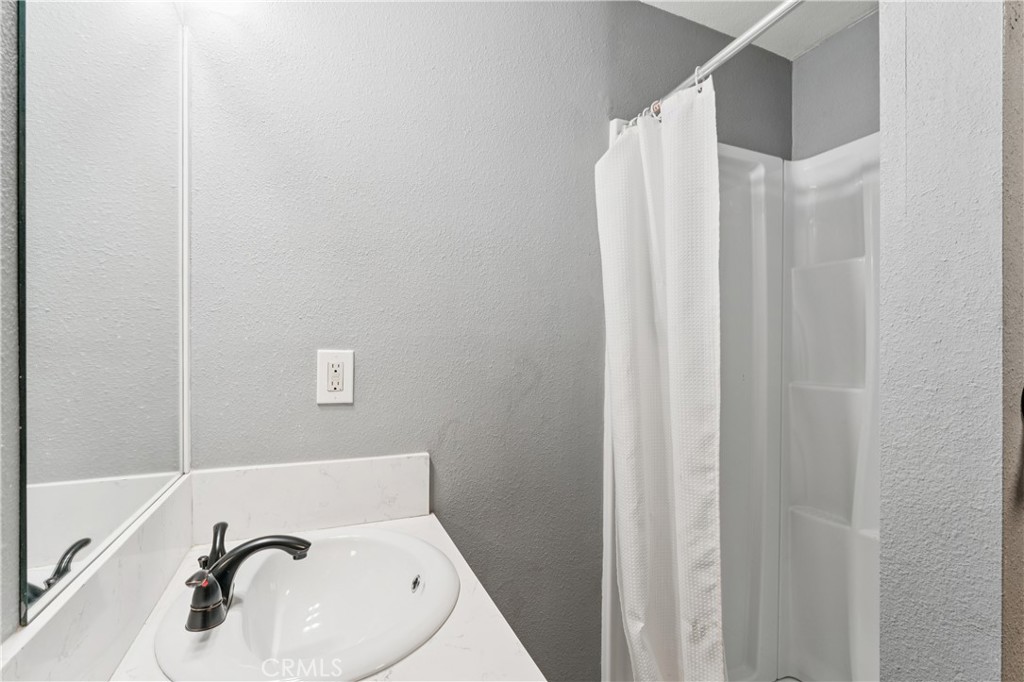 29180 Lyon Property Photo 8
