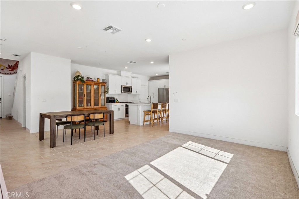 76303 Cambridge Property Photo 6