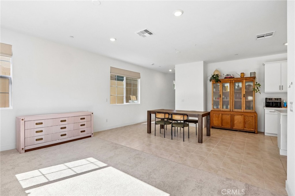 76303 Cambridge Property Photo 7