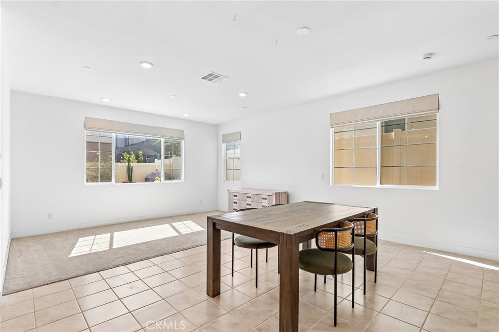 76303 Cambridge Property Photo 8