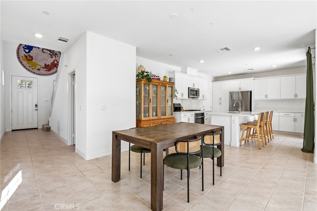 76303 Cambridge Property Photo 9
