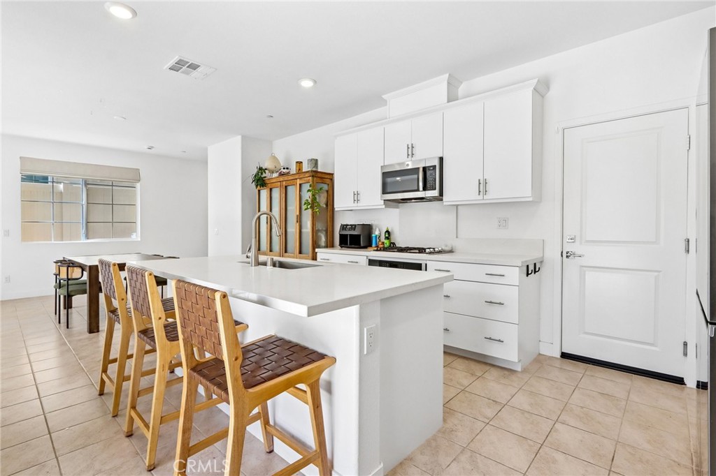 76303 Cambridge Property Photo 10