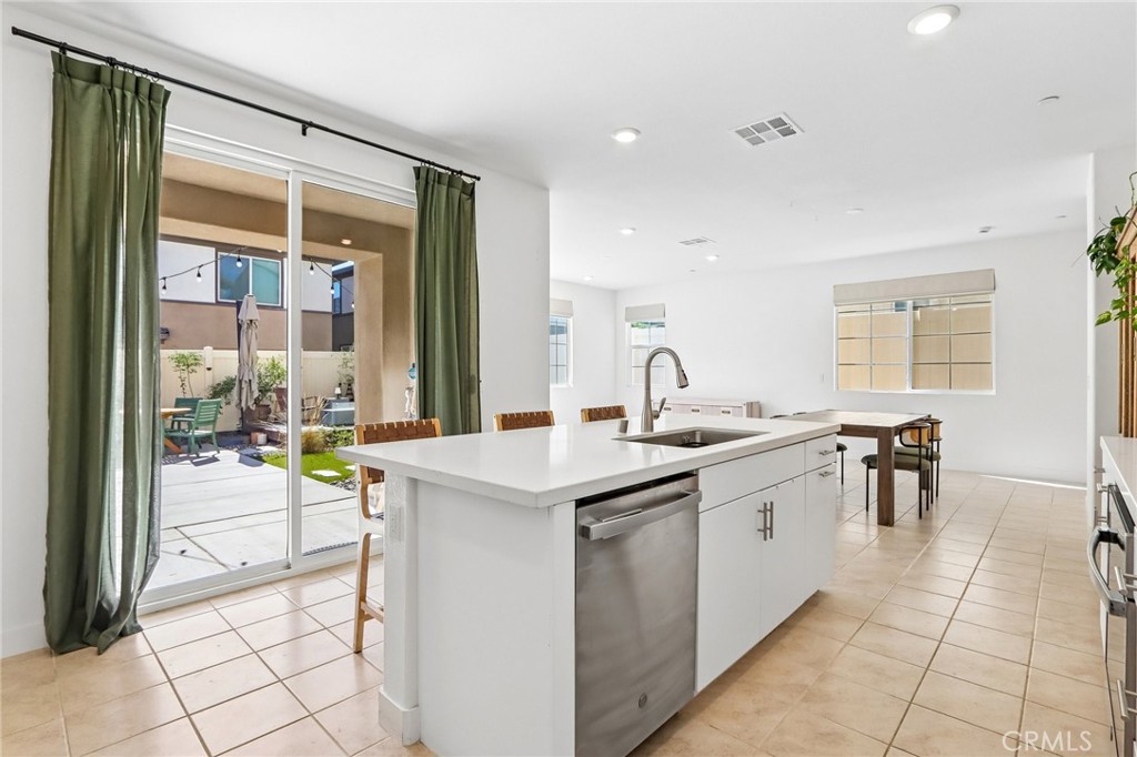 76303 Cambridge Property Photo 11