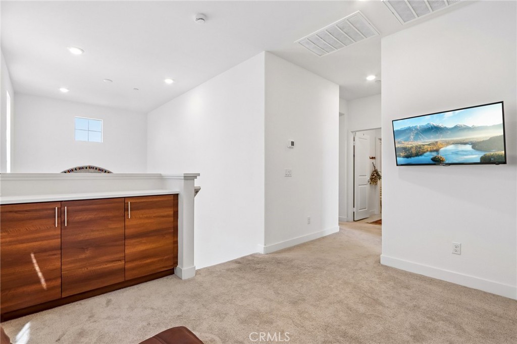 76303 Cambridge Property Photo 15