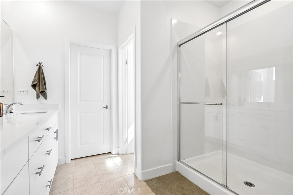 76303 Cambridge Property Photo 20