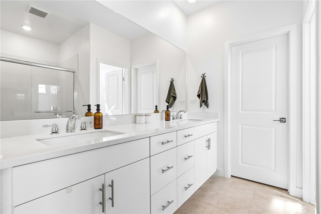 76303 Cambridge Property Photo 21
