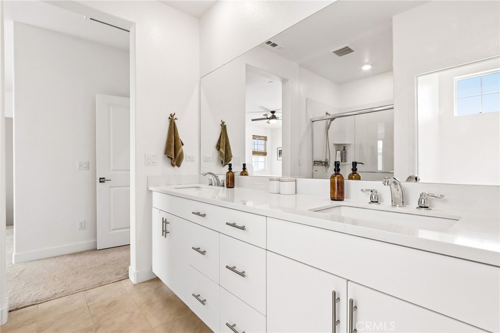 76303 Cambridge Property Photo 22