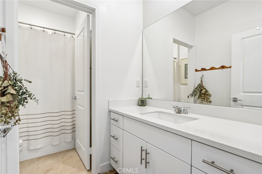 76303 Cambridge Property Photo 26