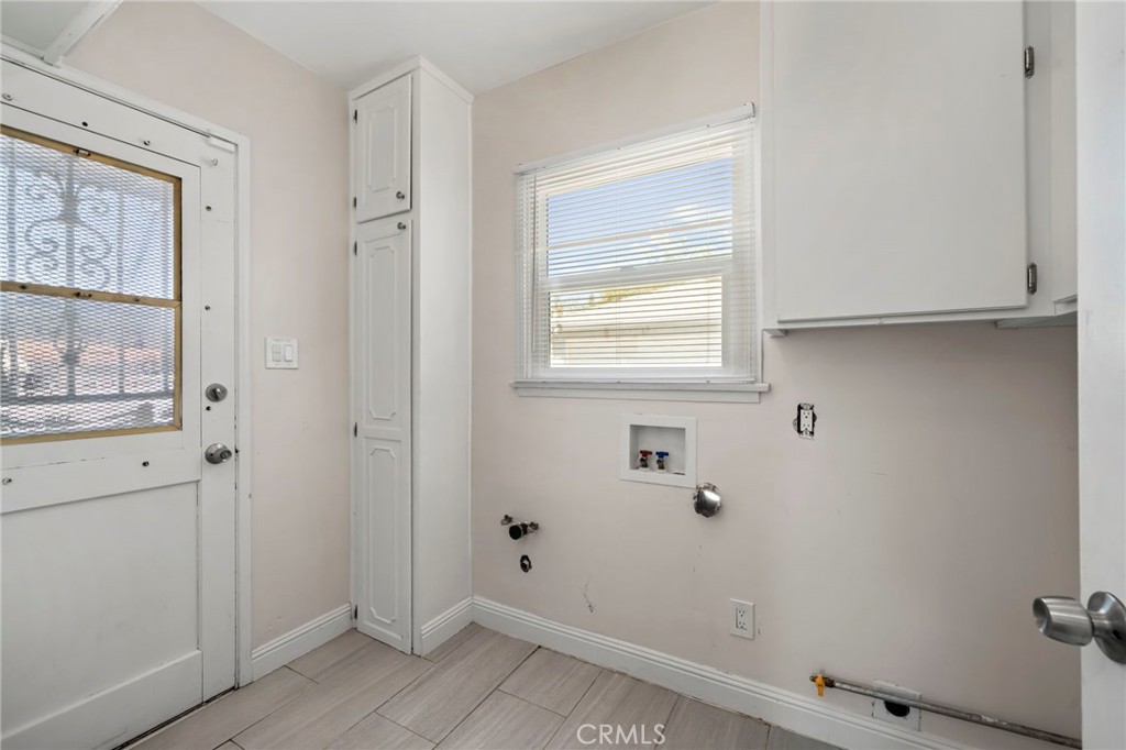272 E 35th Property Photo 10