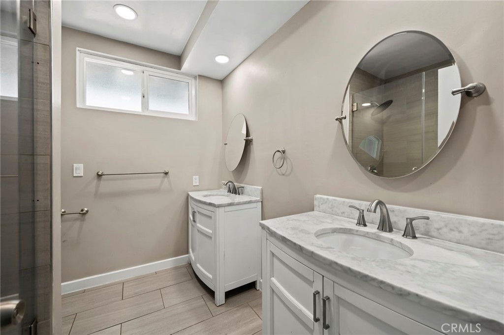 272 E 35th Property Photo 13