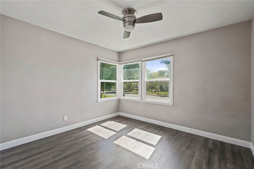 272 E 35th Property Photo 16