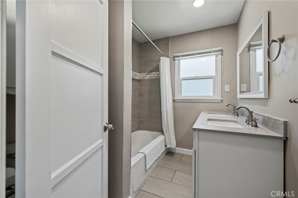 272 E 35th Property Photo 18