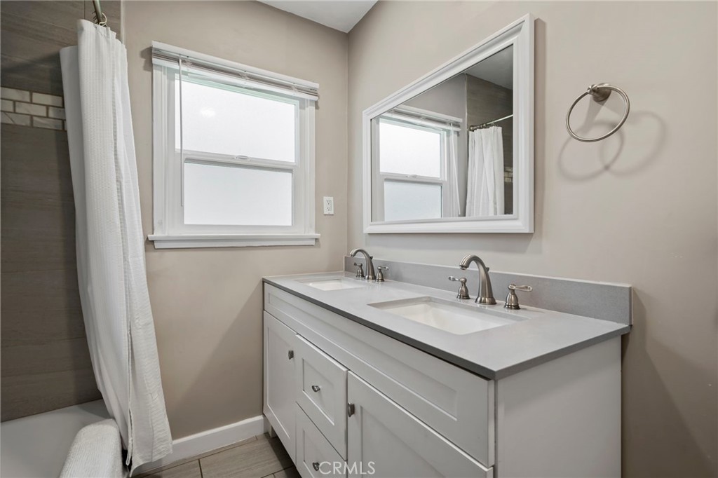 272 E 35th Property Photo 19