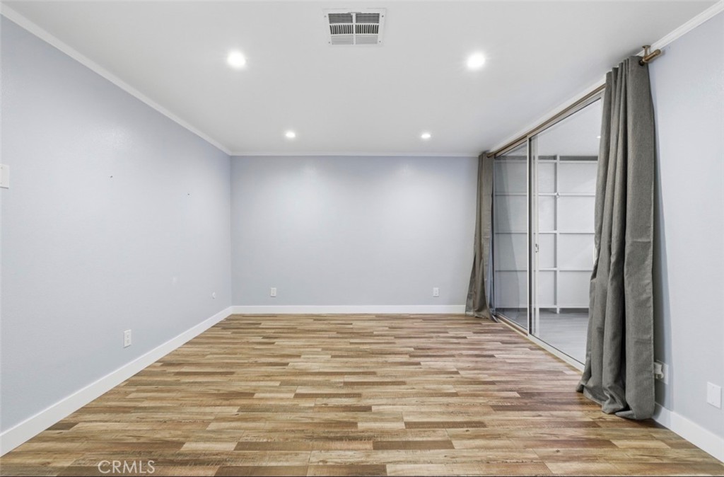 141 W Hillcrest Property Photo 2