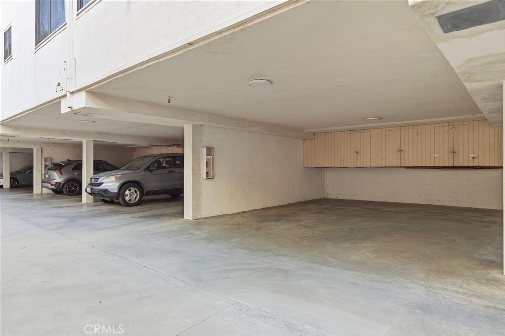 141 W Hillcrest Property Photo 19