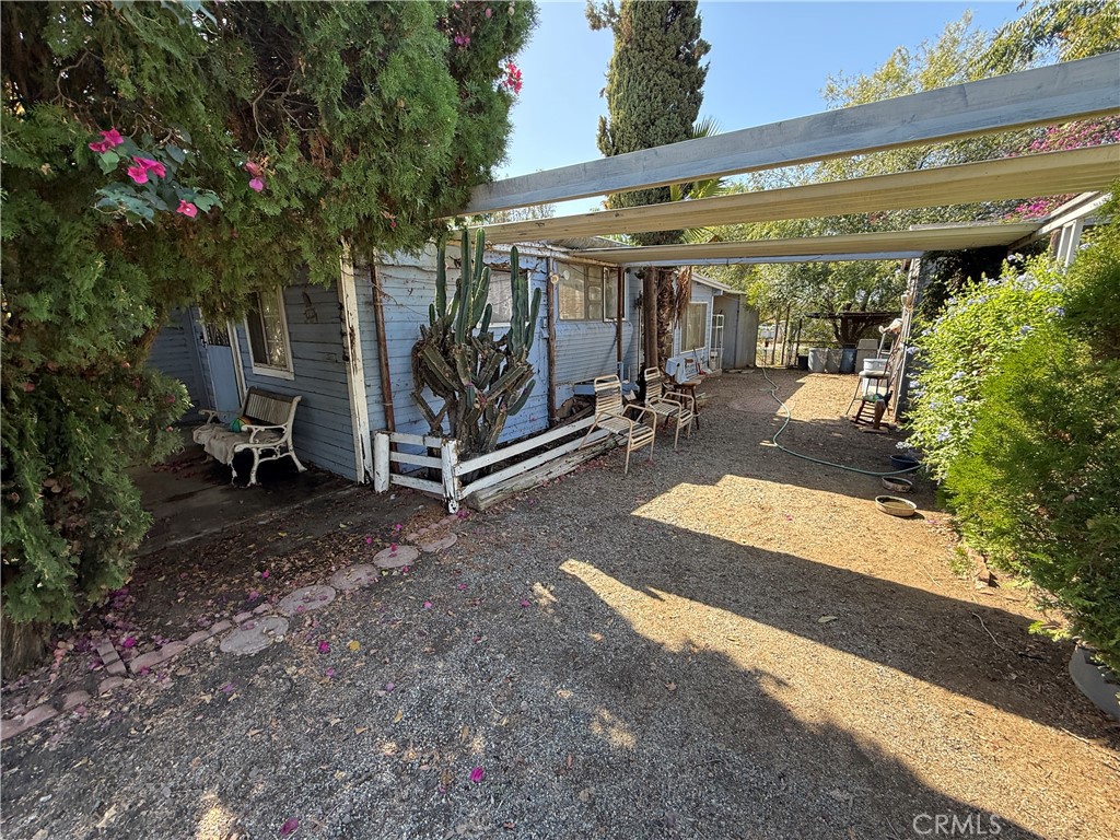 6347 Lucretia Property Photo 12
