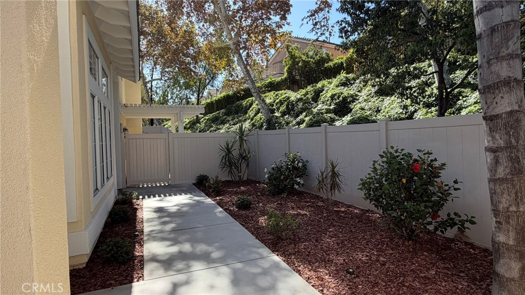 2060 Cedar Glen Property Photo 2