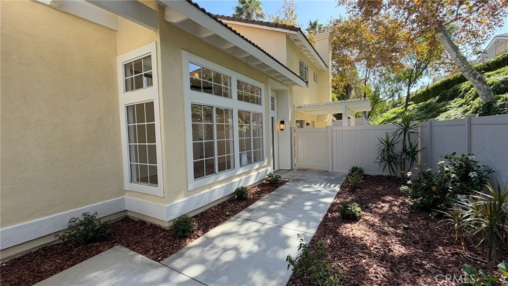 2060 Cedar Glen Property Photo 3