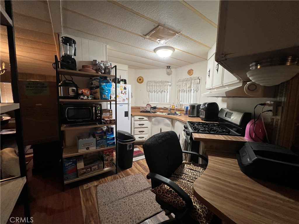 2692 Highland Ave 102 Property Photo 8