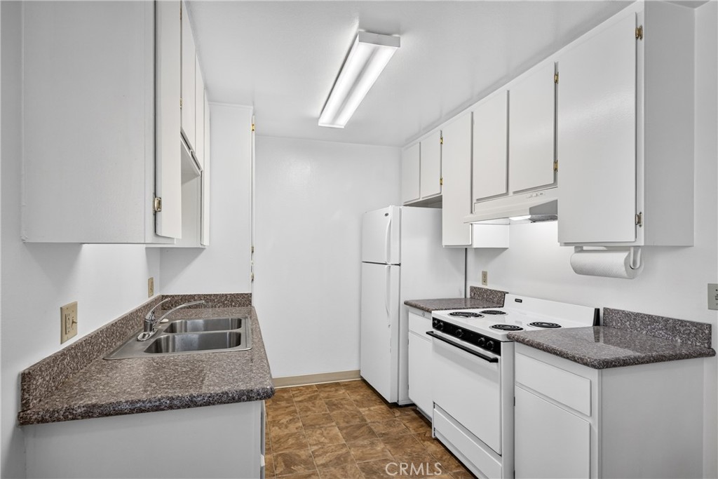 25422 Cole Street Property Photo 10