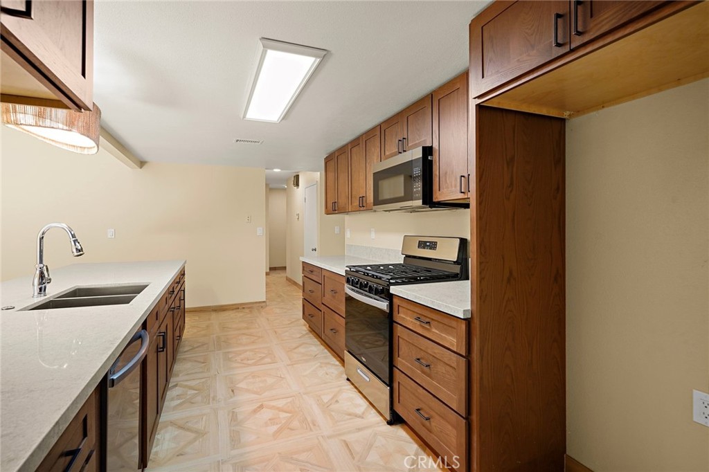 1196 Mulberry Property Photo 3