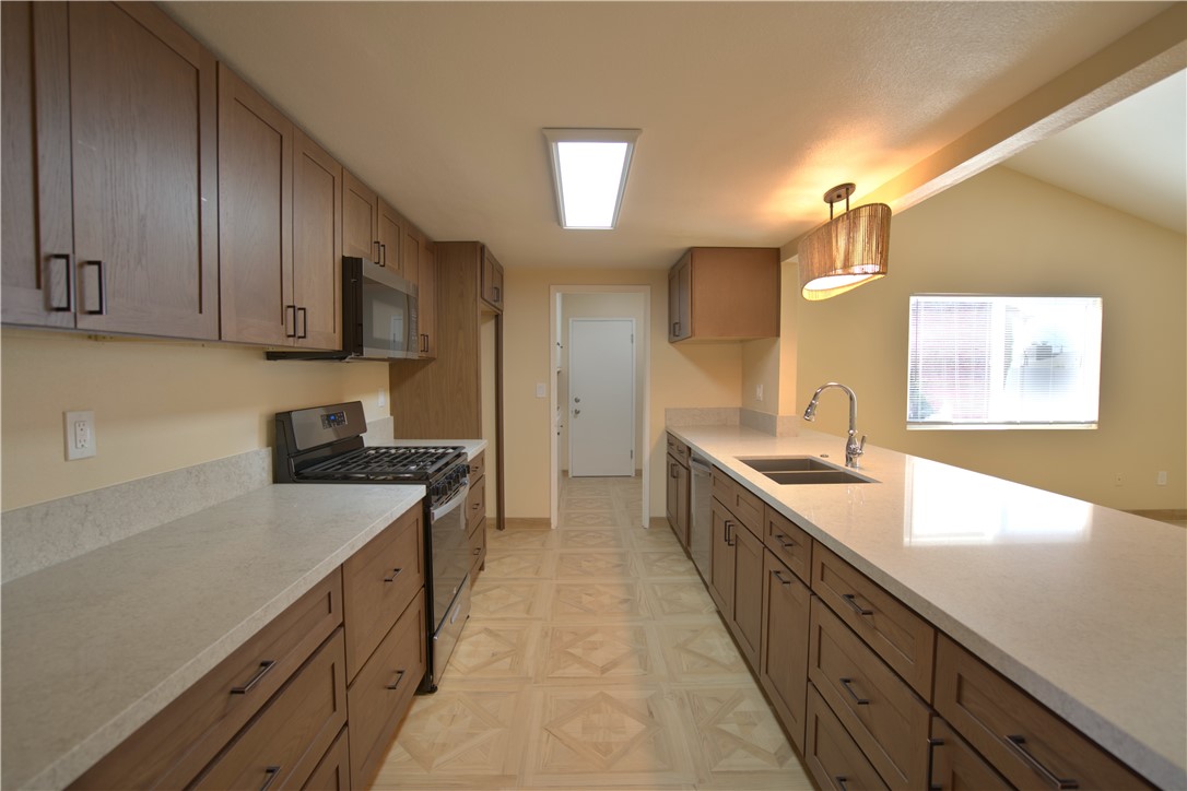 1196 Mulberry Property Photo 4