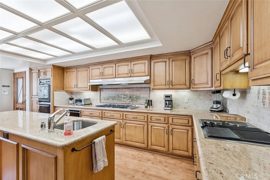 716 Oak Property Photo 4