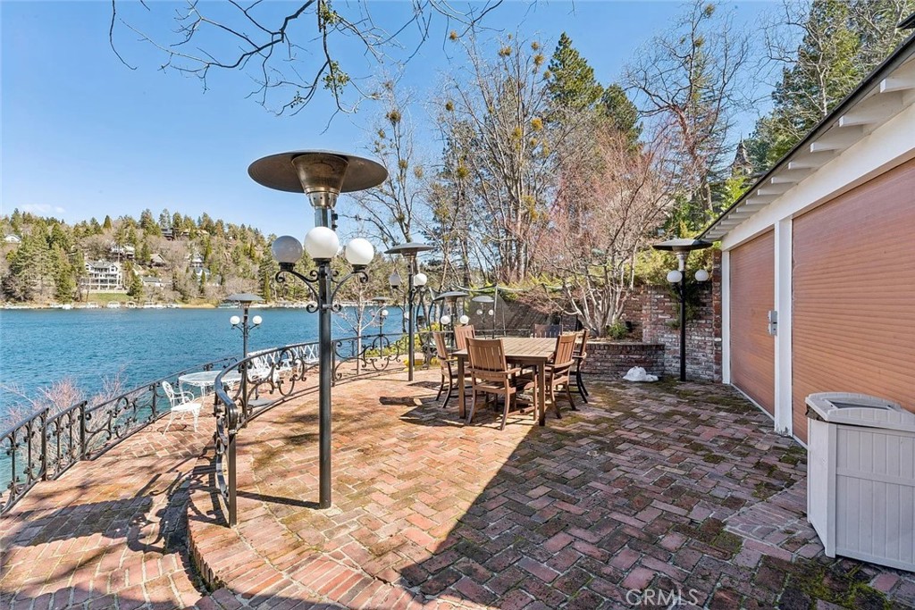 716 Oak Property Photo 10