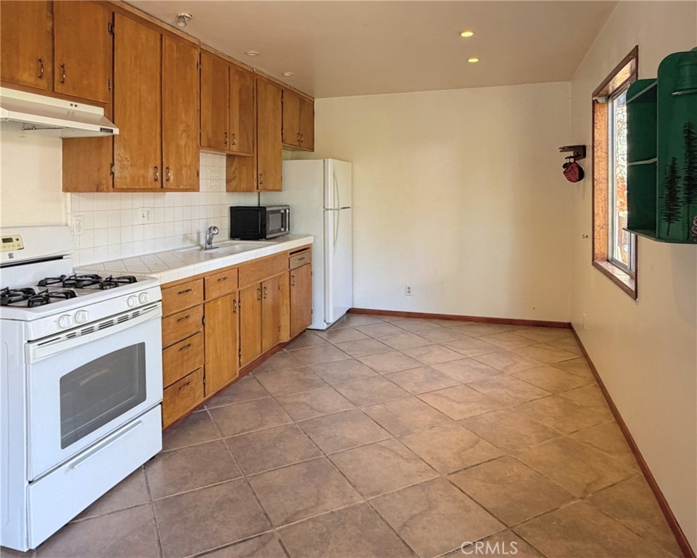 274 Kern Property Photo 6