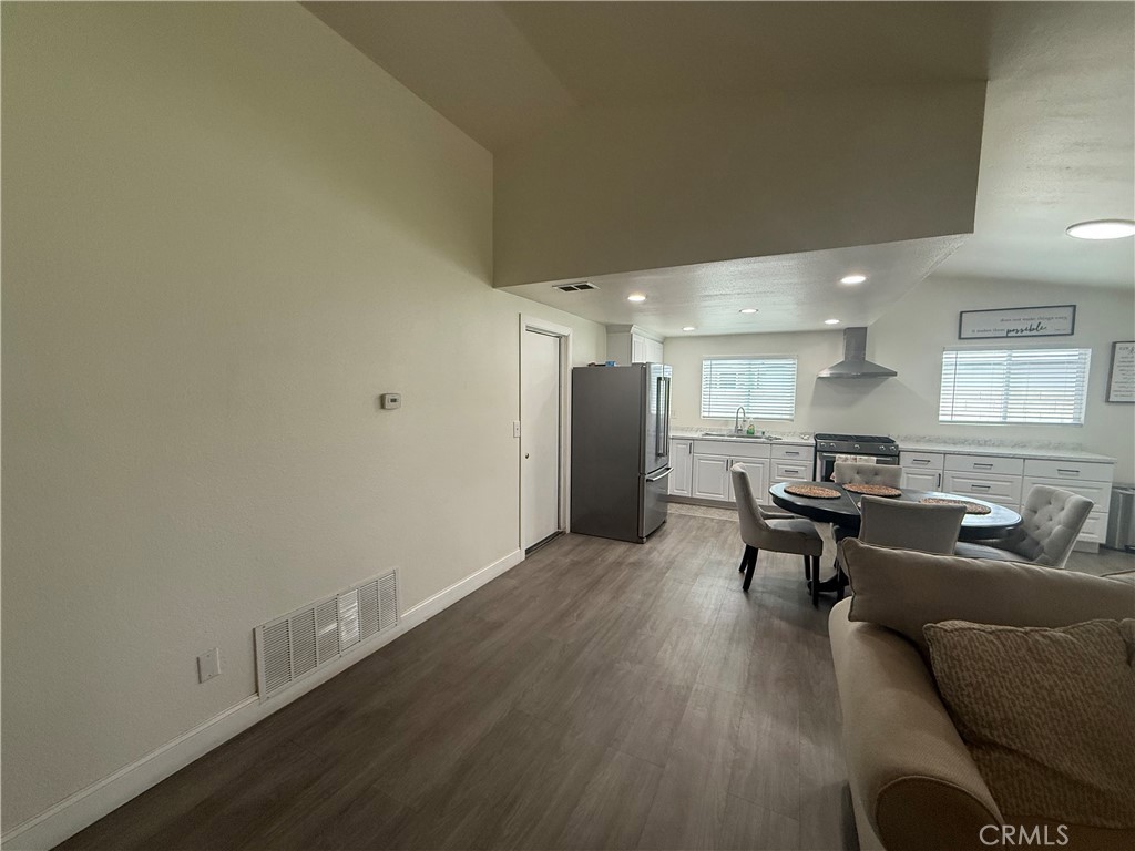 9836 Bolton Avenue Property Photo 9