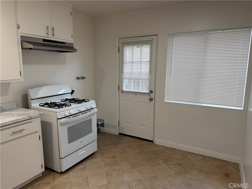 213 W 4th Street 3 Property Photo 5