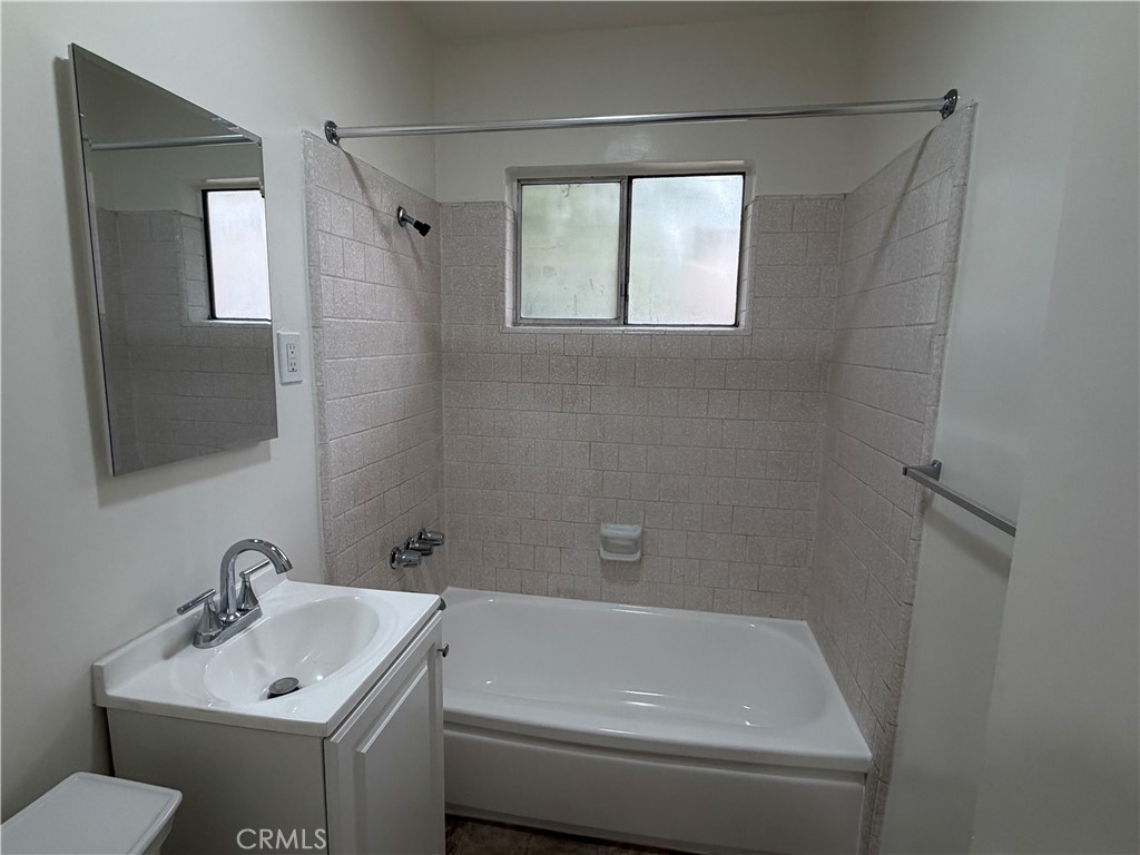 213 W 4th Street 3 Property Photo 11