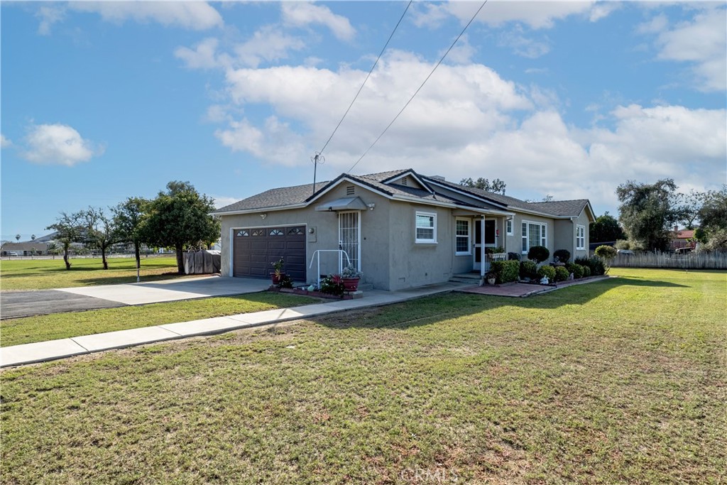 18173 Slover Property Photo 4