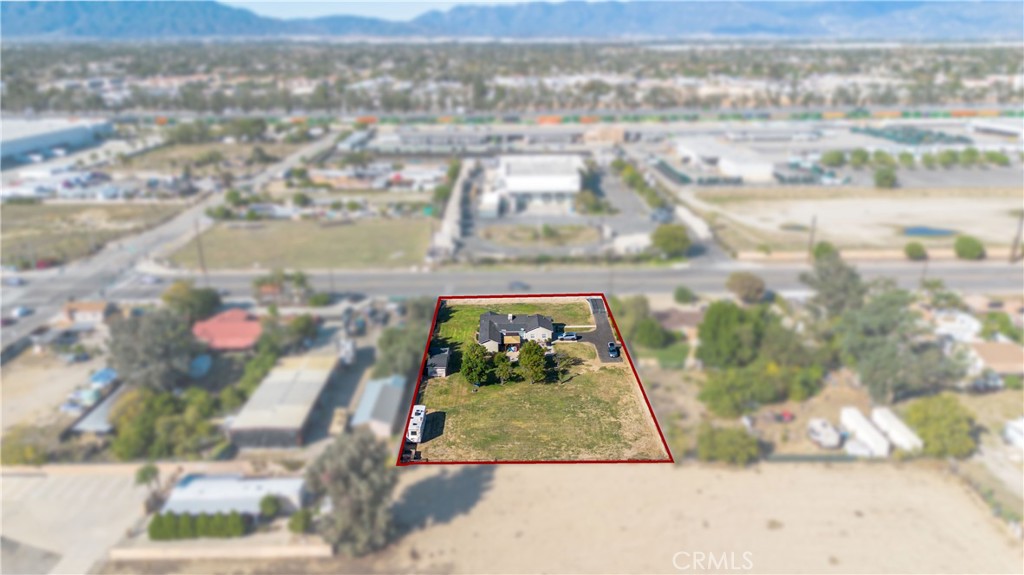 18173 Slover Property Photo 24
