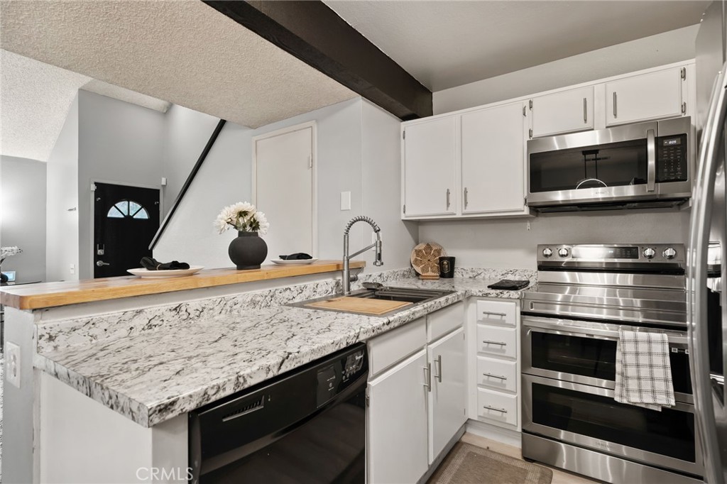 1500 W Edgehill 10 Property Photo 6
