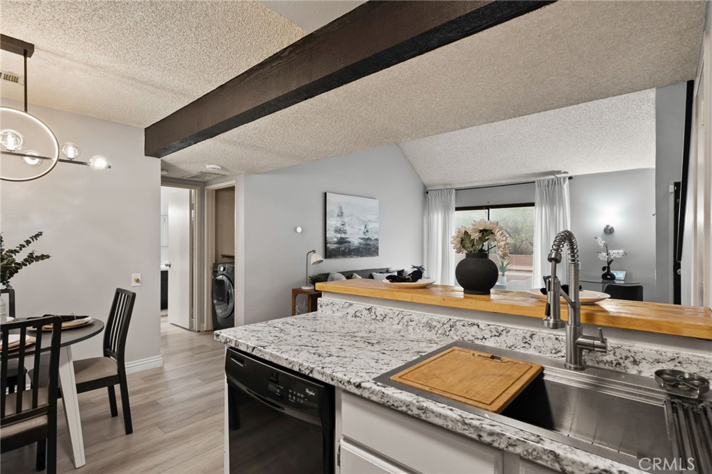 1500 W Edgehill 10 Property Photo 8