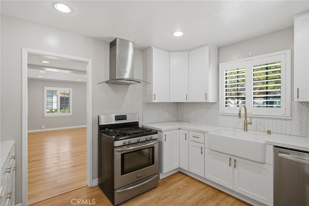 4644 Marmian Property Photo 11