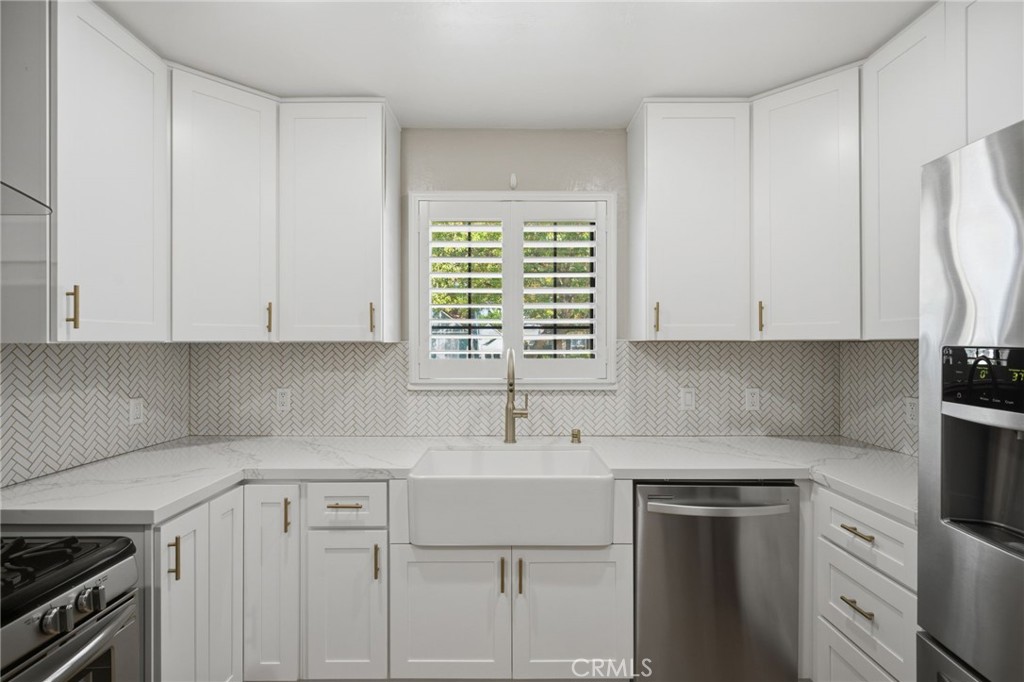 4644 Marmian Property Photo 13