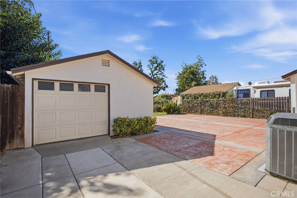 4644 Marmian Property Photo 21