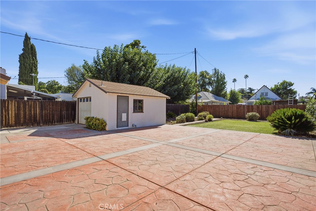4644 Marmian Property Photo 23