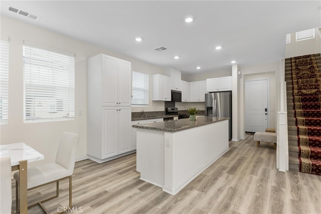 10281 Trickle Lane Property Photo 4