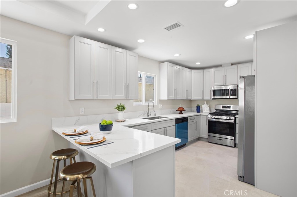 4144 Lennox Boulevard Property Photo 8