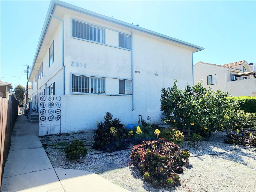 2616 Gates Avenue Property Photo